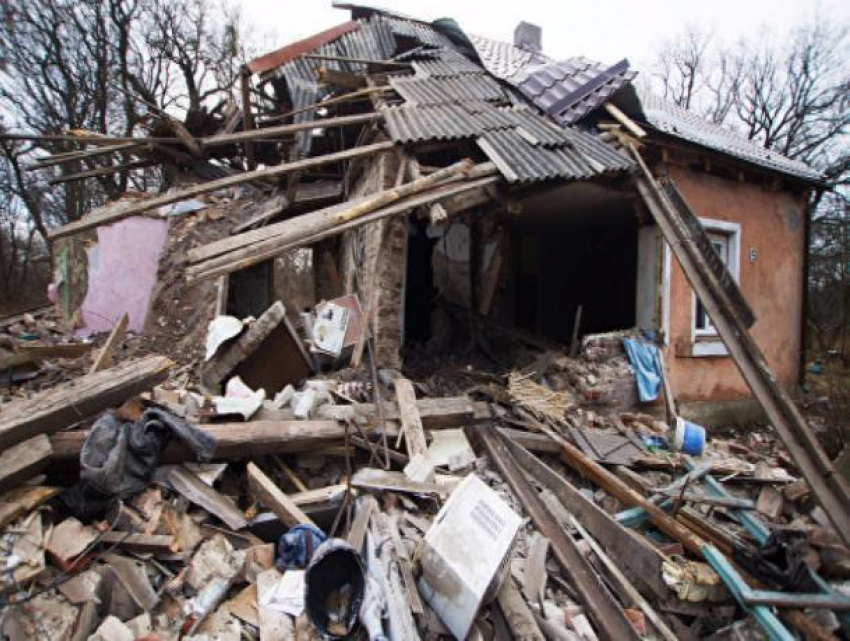 Два человека погибли и трое пострадали при взрыве бытового газа в Ростовской области