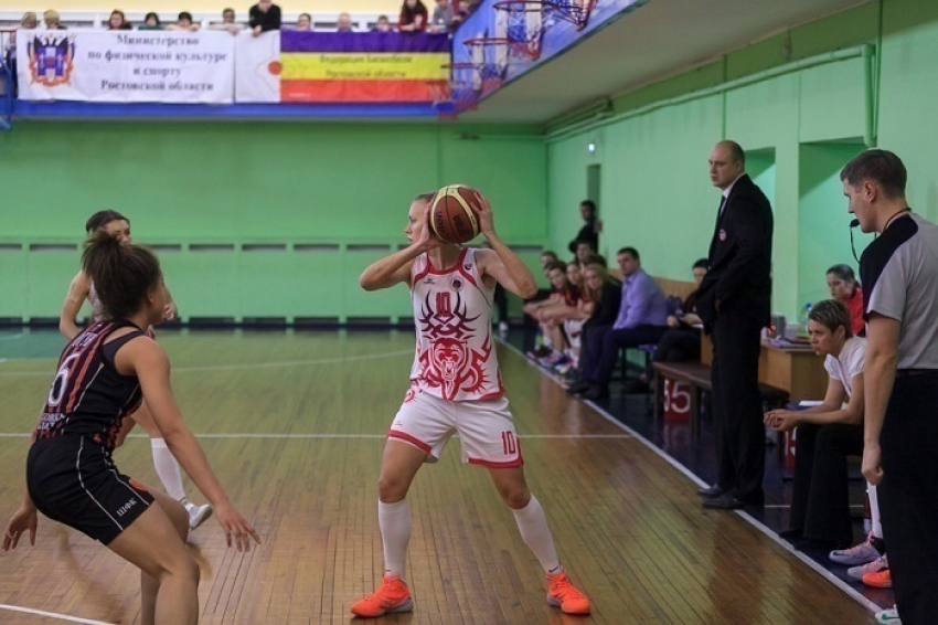 Ростовские баскетболистки дважды обыграли девушек из «Спарта энд К-2»