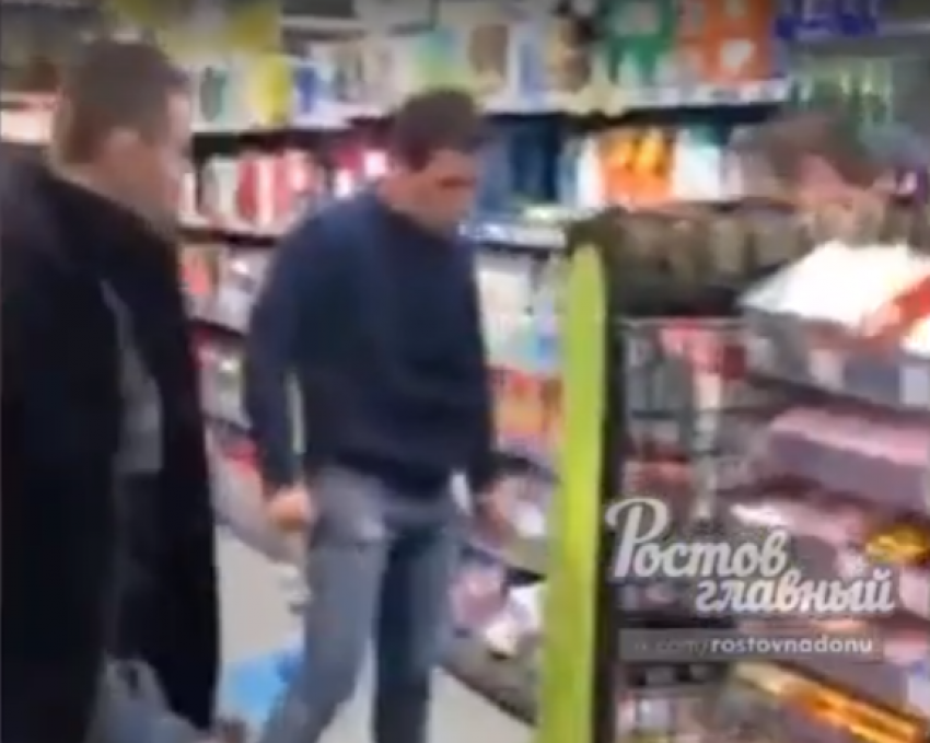 Двое нетрезвых мужчин разгромили супермаркет «Перекресток» в Ростове