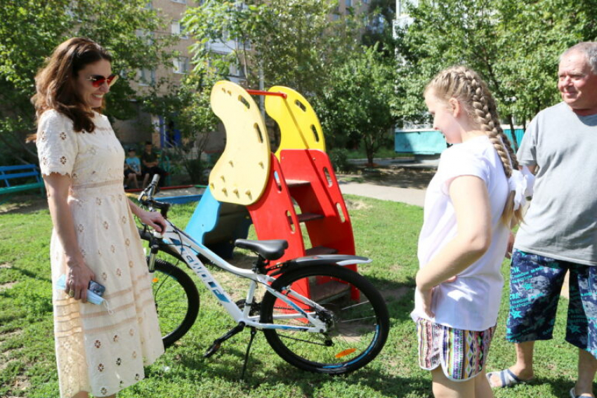 Школьнице из Ростовской области подарили обещанный президентом велосипед