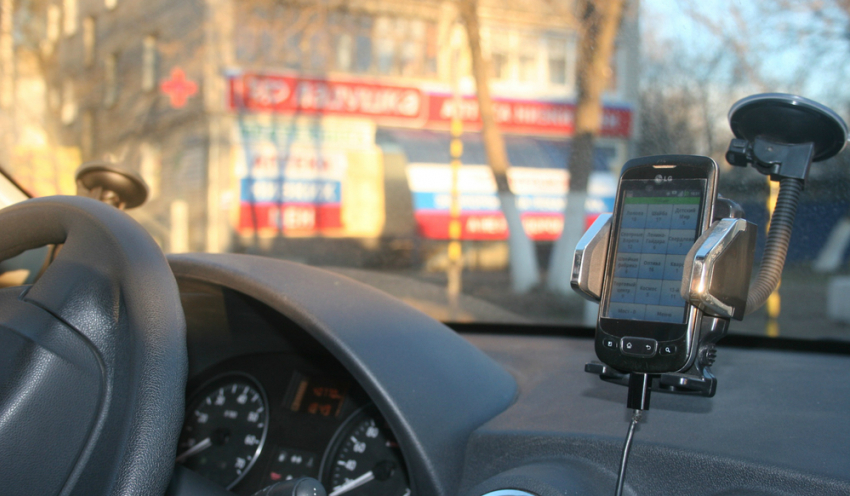 В Ростове девушка с иконой бросалась под машины  