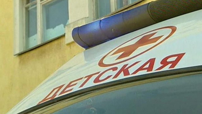 В Ростовской области Lada Kalina врезалась в грузовик: пострадали 5 человек