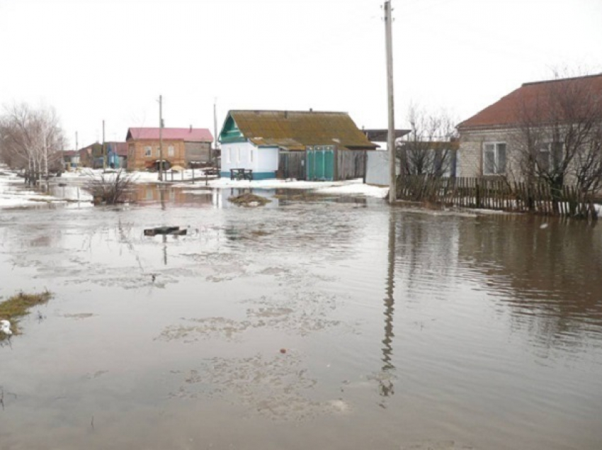 Детей и взрослых из затопленных подворий Ростовской области срочно эвакуировали