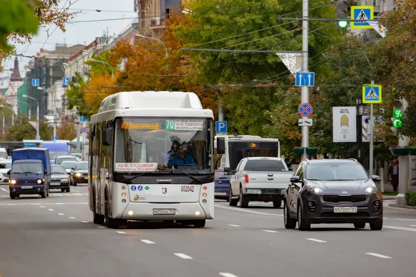 В Ростове сделают выделенную полосу для автобусов на площади 5-го Донского Корпуса 