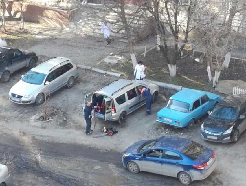 Опубликовано видео чудом выжившего мужчины, упавшего в Ростове с высоты пятого этажа