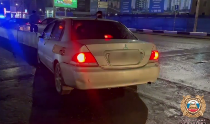 В Ростове водитель иномарки врезался в бетонное ограждение и погиб