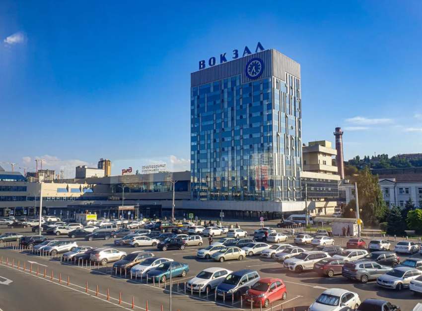 Новые правила движения и стоянки вводят на Привокзальной площади Ростова