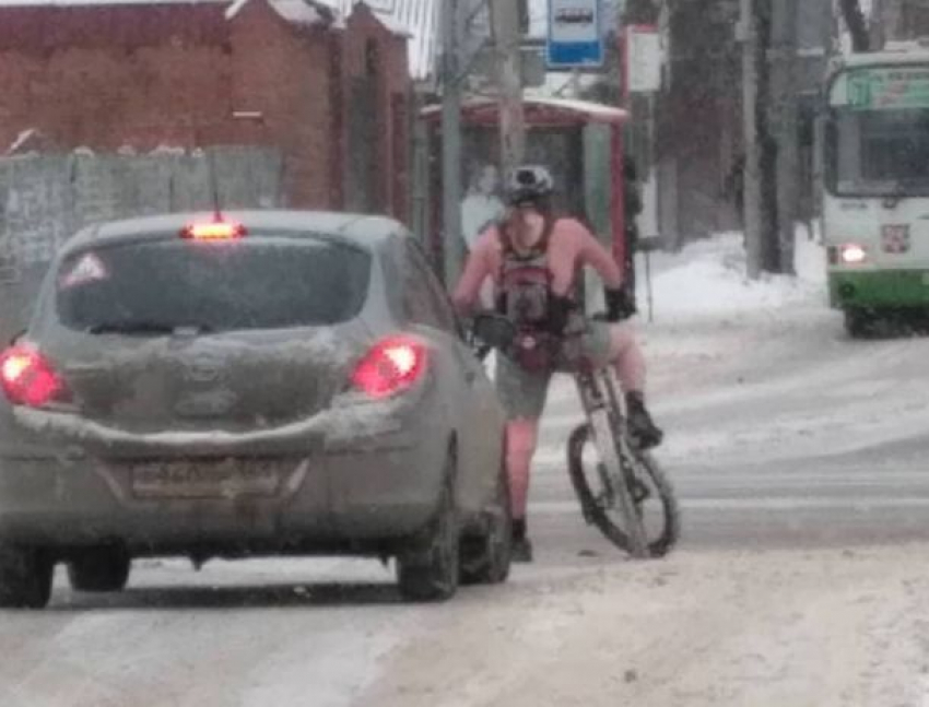 Суровый велосипедист-морж появился на дорогах Ростова