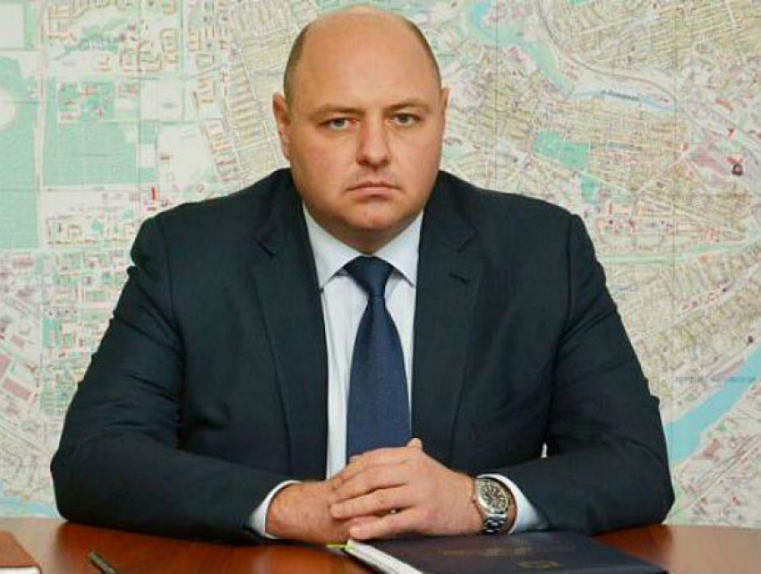 Несмотря на публикации в СМИ, не пожелал увольняться крупный чиновник из Ростова 