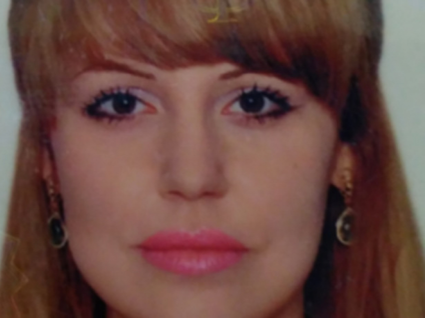 35-летнюю кареглазую женщину стройного телосложения разыскивают в Ростовской области 