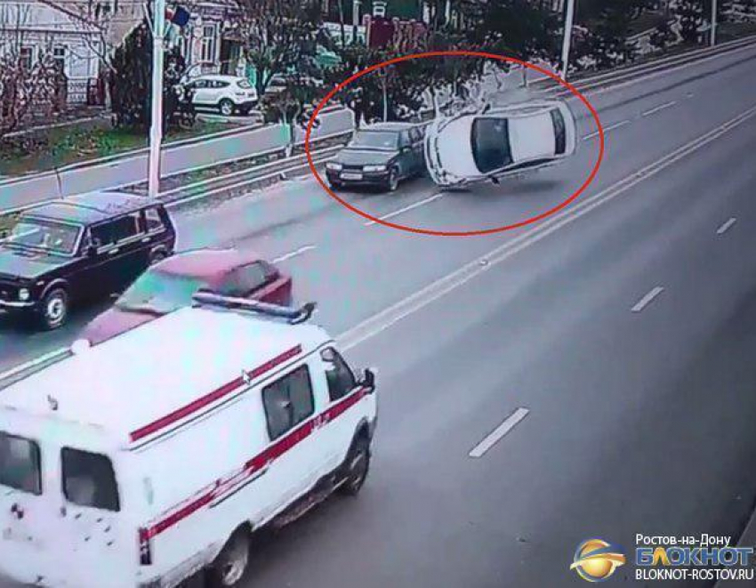 ДТП с перевертышем, устроенное водителем «Хендая» в Новочеркасске, попало на видео