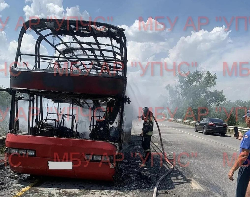 58 пассажиров находились в автобусе «Москва-Ставрополь», когда тот загорелся в Аксайском районе
