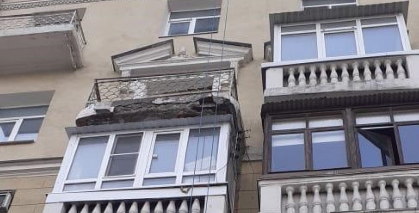 В центре Ростова отреставрируют осыпающийся балкон 