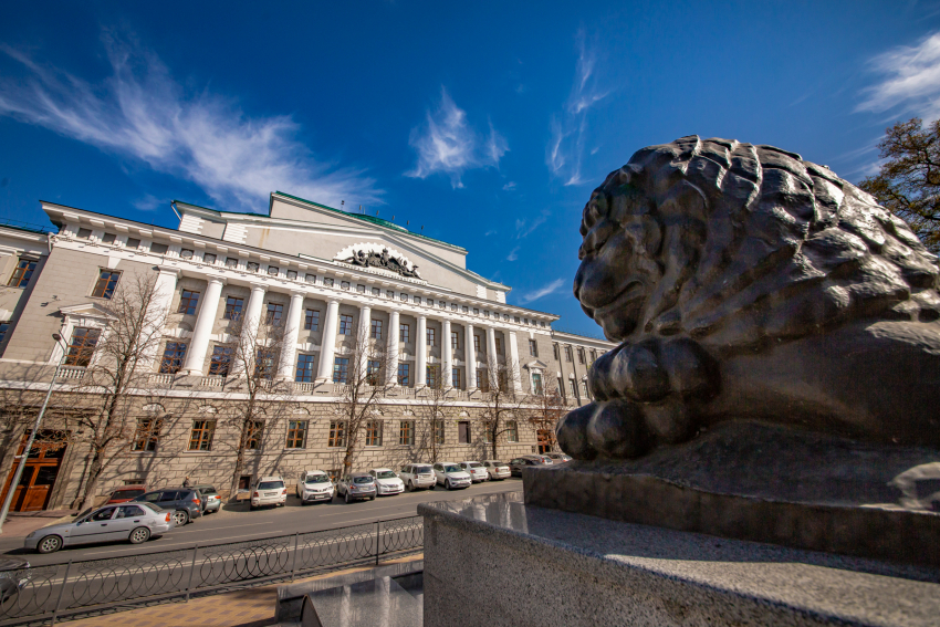 Подержать миллионы и заглянуть под купол: что скрывает закрытый для посещения ростовский госбанк