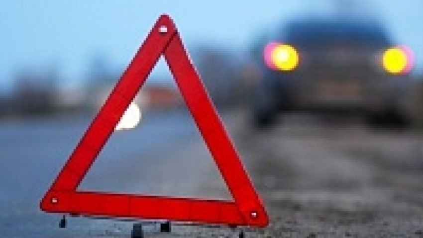 В Ростовской области в результате ДТП «девятка» въехала в отбойник