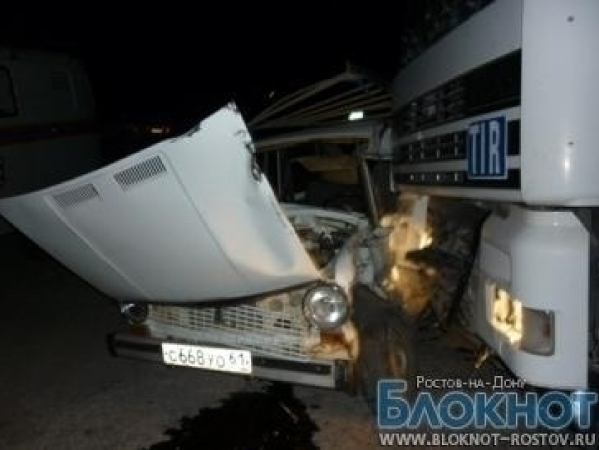  В Ростовской области «ВАЗ-2101» столкнулась с груженой фурой 