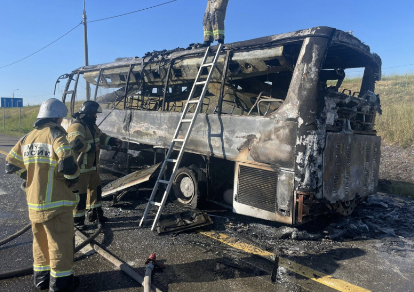 На трассе М-4 «Дон» полностью сгорел автобус Геленджик - Ростов-на-Дону