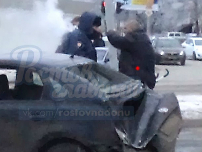 Опубликовано фото пьяного водителя иномарки сразу после того, как он сбил женщину с ребенком в Ростове