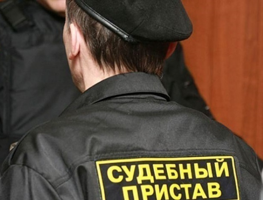 Должник устроил дебош с истерикой в офисе судебных приставов в Ростове