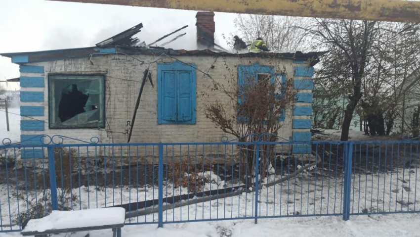 Два человека погибли при пожаре в Ростовской области