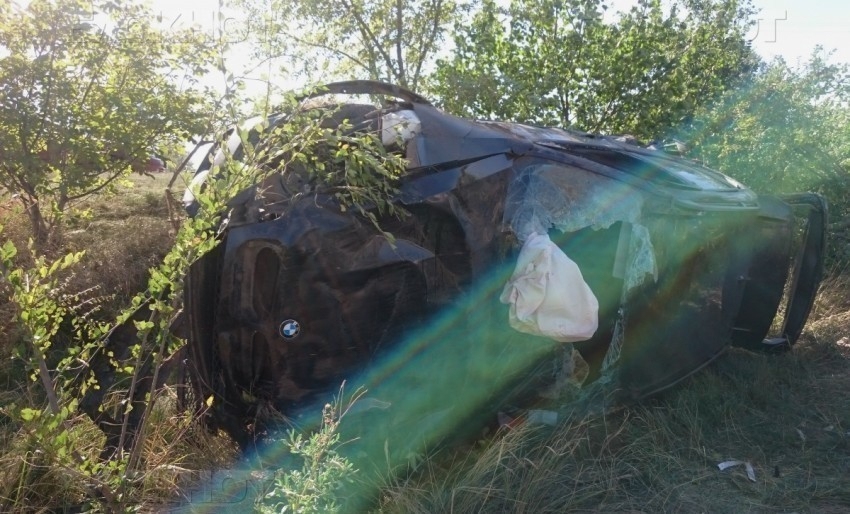 В Ростовской области перевернулась «БМВ»: пострадали три человека
