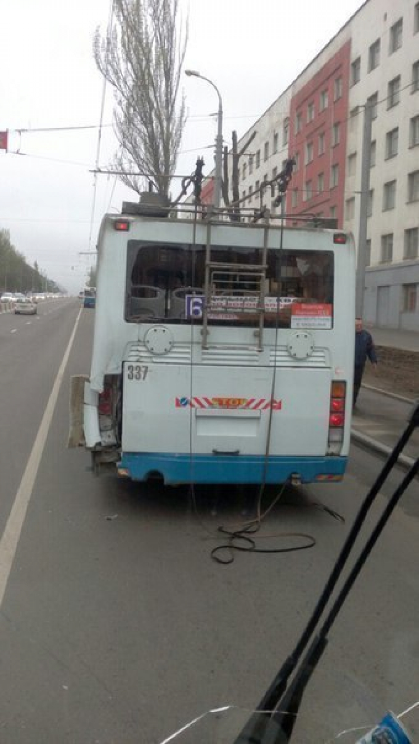 В Ростове произошло ДТП с участием троллейбуса