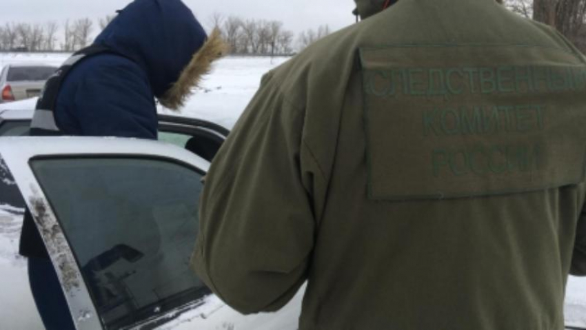 В автомобиле под Ростовом нашли труп мужчины