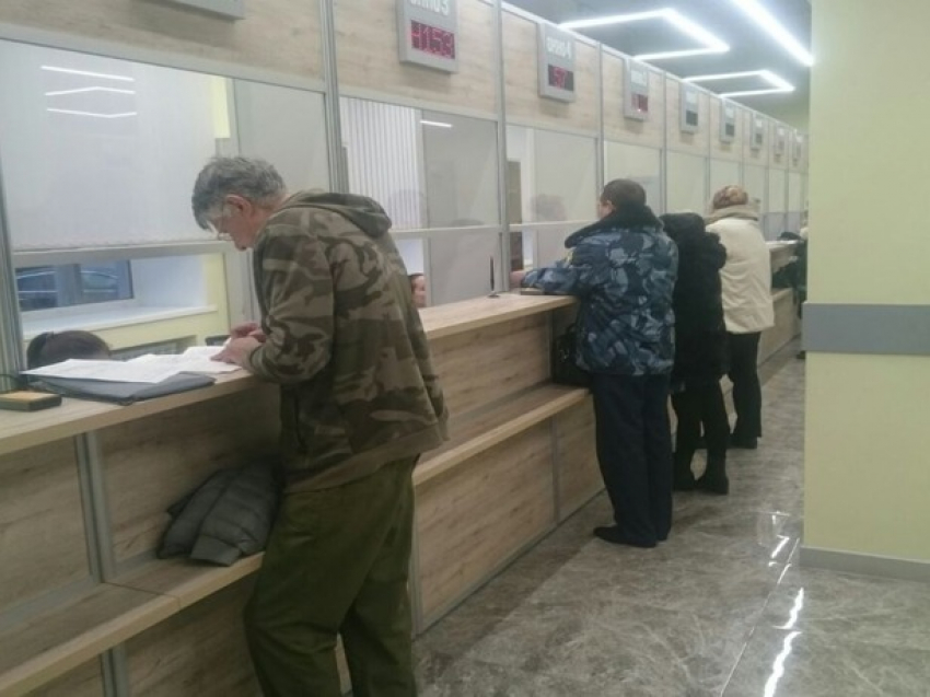 Не работники, а улитки: жительница Ростова возмущена трехчасовым «издевательством» в офисе Водоканала