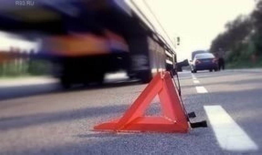 Под Ростовом «десятка» врезалась в бетонный блок — погиб 20-летний пассажир