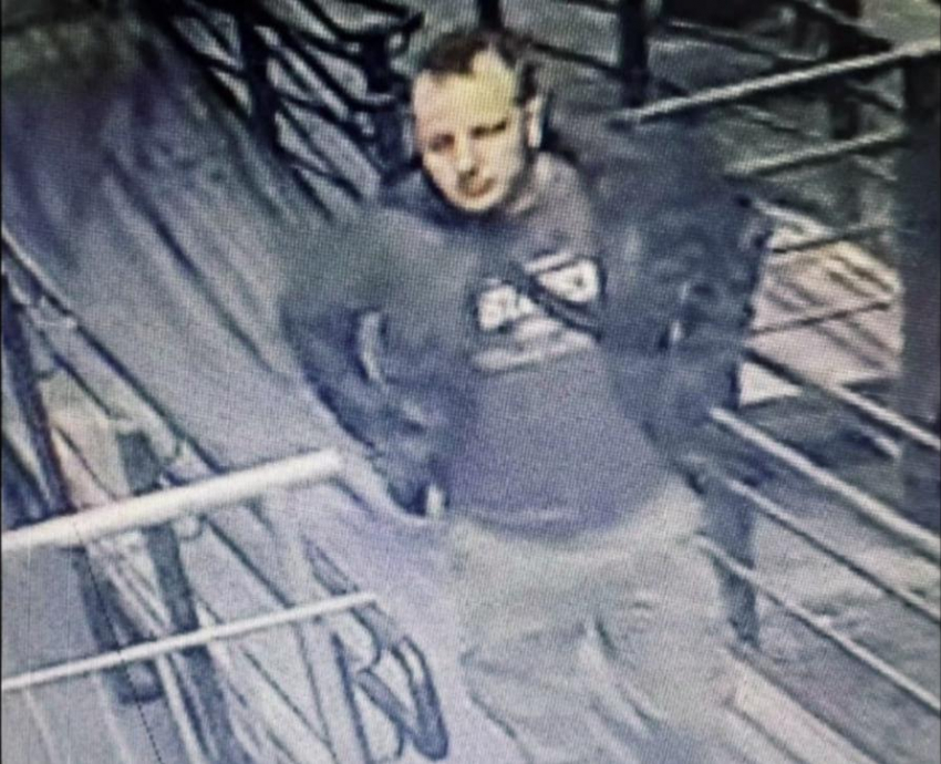 Волонтеры нашли психопата с ножом из Суворовского по камерам— видео