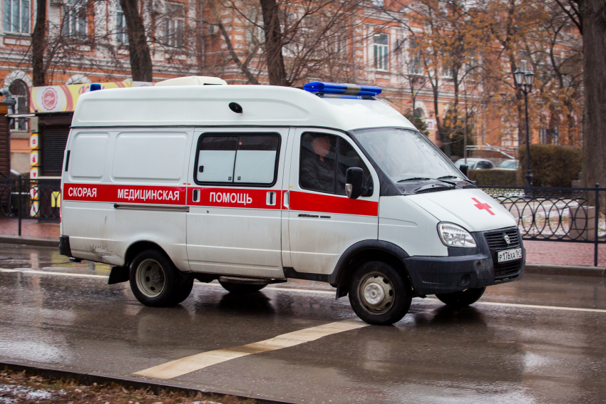Четыре человека получили травмы во время аварии в Ростовской области