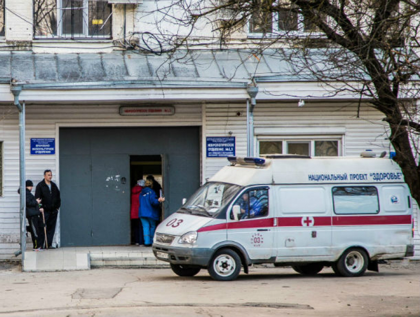 В Ростове легковушка сбила девочку-подростка