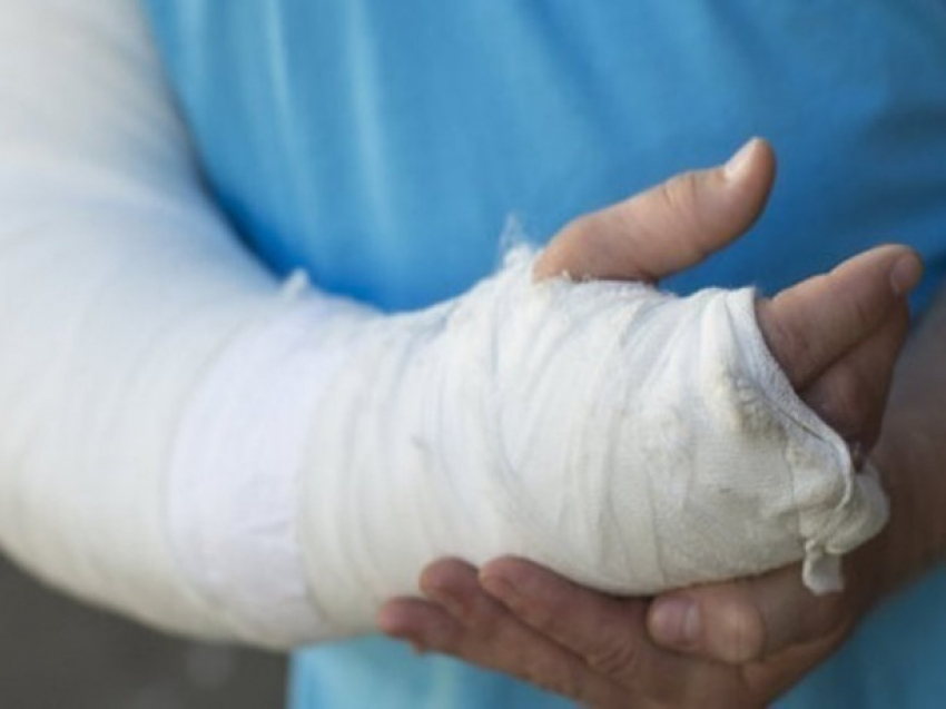 Нерадивая ростовская мать вывихнула руку своей 1,5-летней дочери