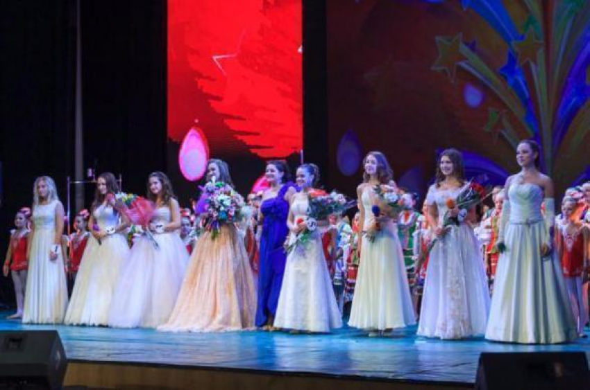 Старшеклассницы Ростова поборются за победу в конкурсе «Ростовчанка»