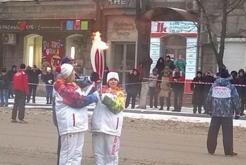В Ростове участники эстафеты Олимпийского огня преодолели половину пути  