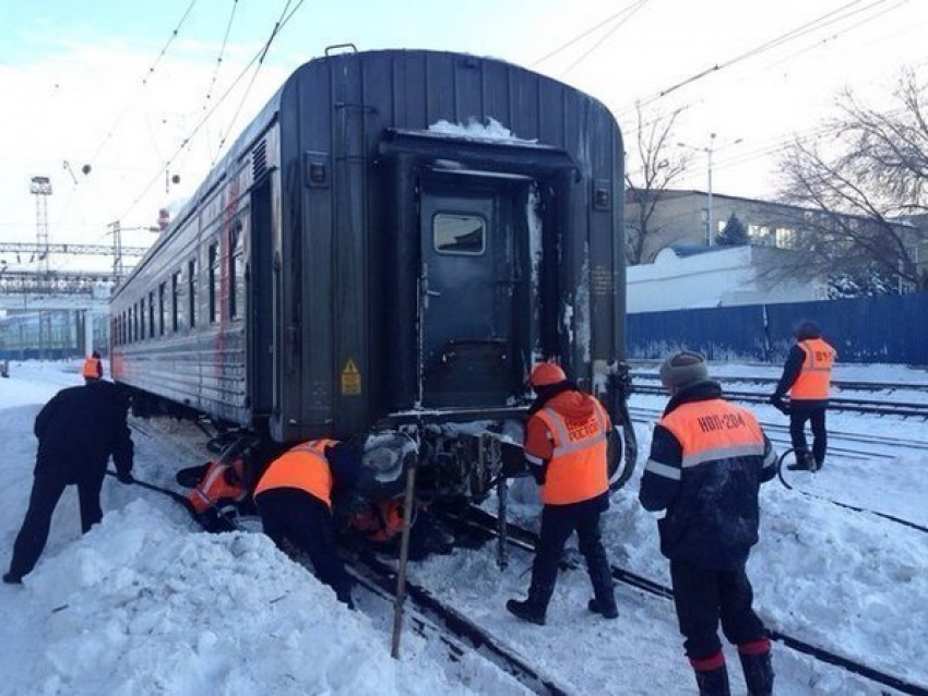 В Ростове выясняют причины схода пассажирского вагона поезда Москва – Грозный
