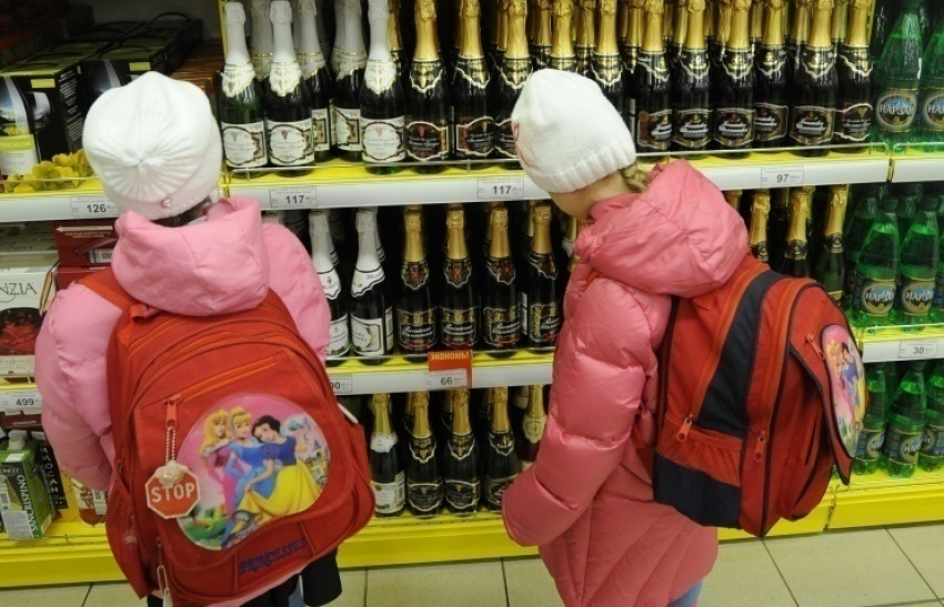 Жительница Ростовской области избежала наказания за то, что продавала детям спиртное