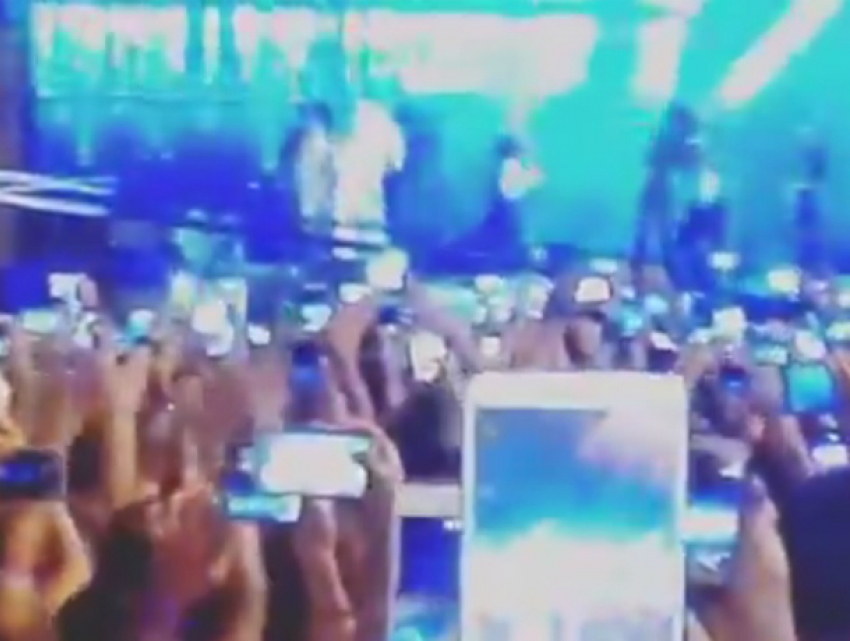 Соревнование телефонных камер устроили ростовчане на концерте Лободы в Ростове