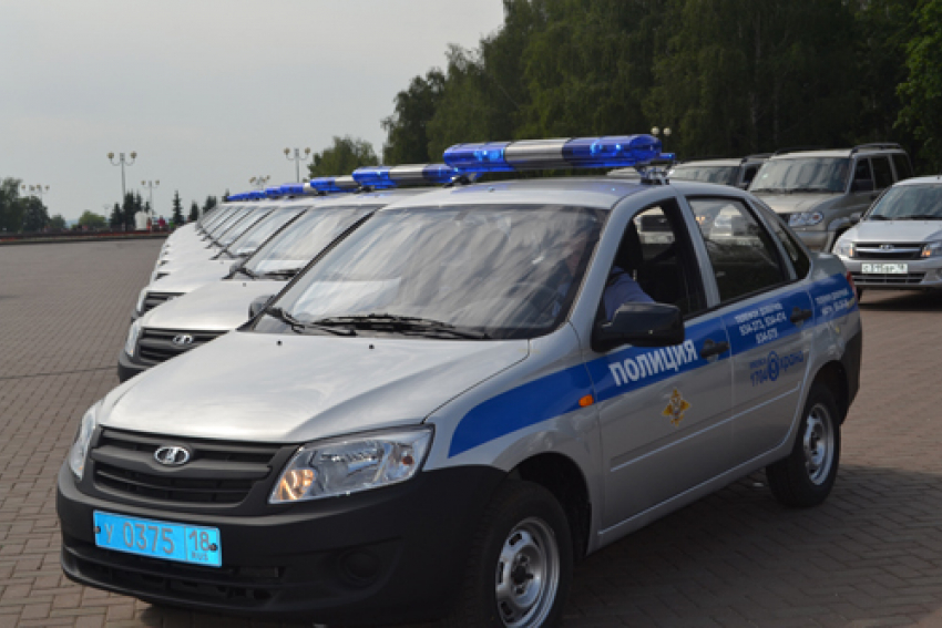  В Ростове бездомный водитель протаранил машину полицейских