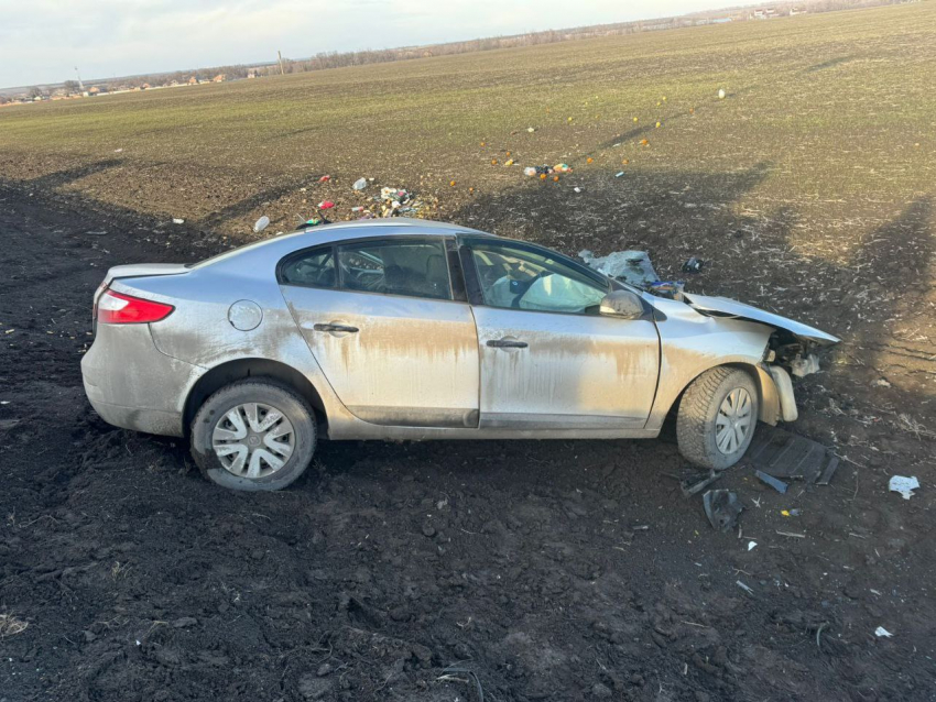 Водитель иномарки и 14-летний школьник погибли в ДТП на трассе в Ростовской области