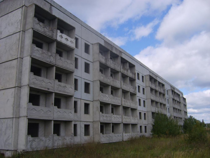  Бывший заместитель главы города Гуково заселил жителей в недостроенный дом 