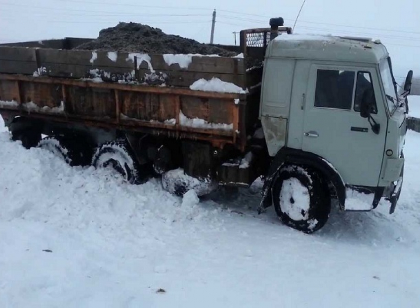 Два ДТП на угнанном КамАЗе в Ростовской области устроил ранее судимый наркоман