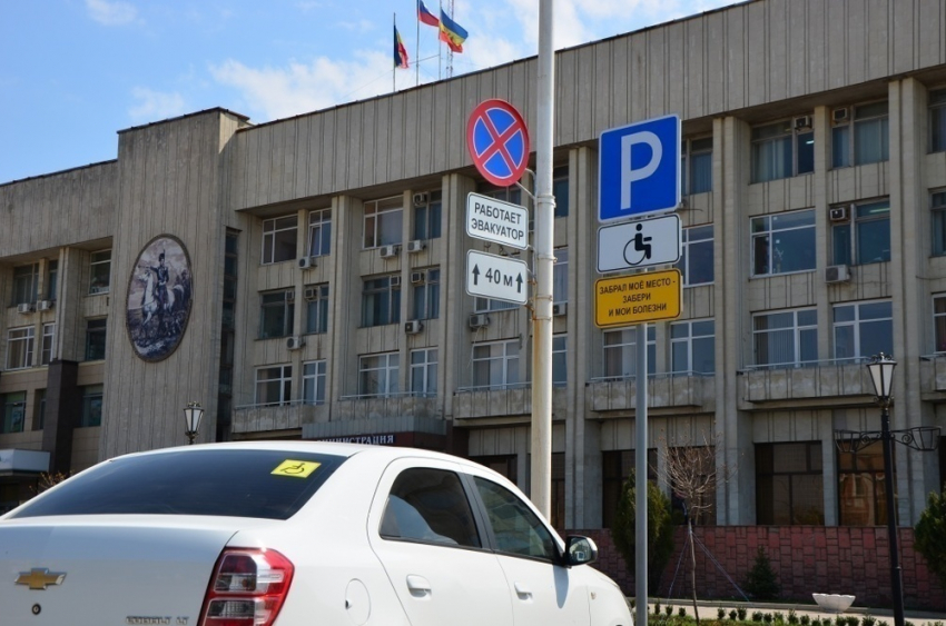 В Ростовской области поймали почти 3000 водителей, которые парковались на местах для инвалидов 