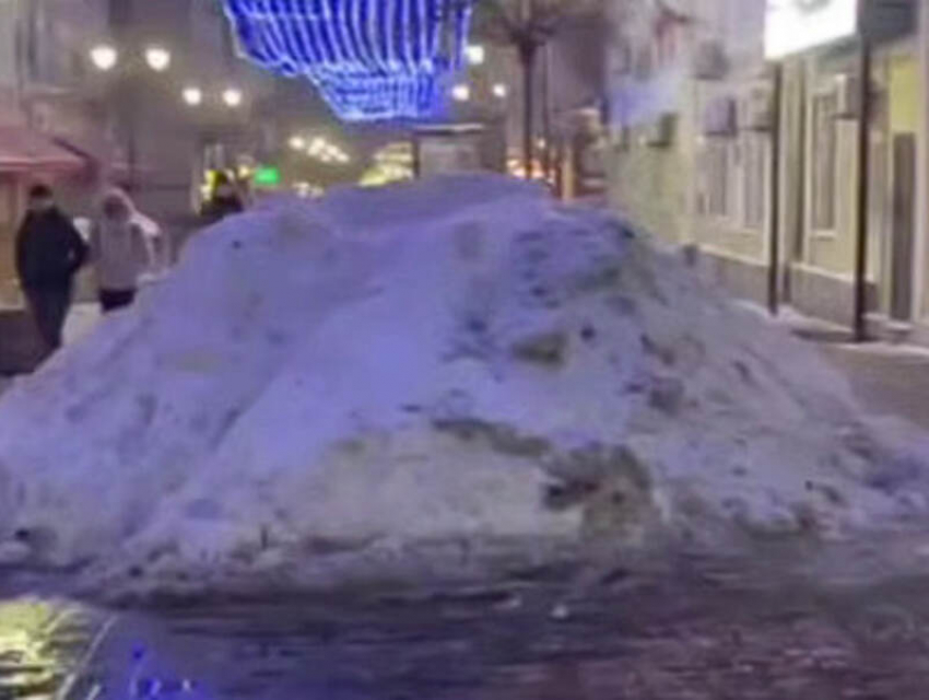 Комик из Ростова наглядно показал работу коммунальщиков этой зимой 