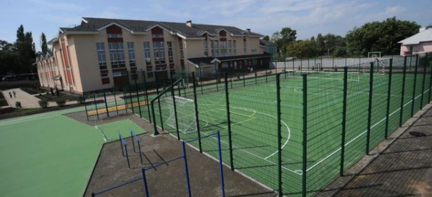 Пропавшего подростка нашли гуляющим на школьном стадионе