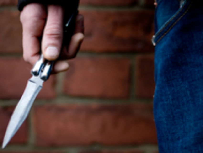 Подлый удар ножом в грудь нанес своему приятелю житель Ростовской области