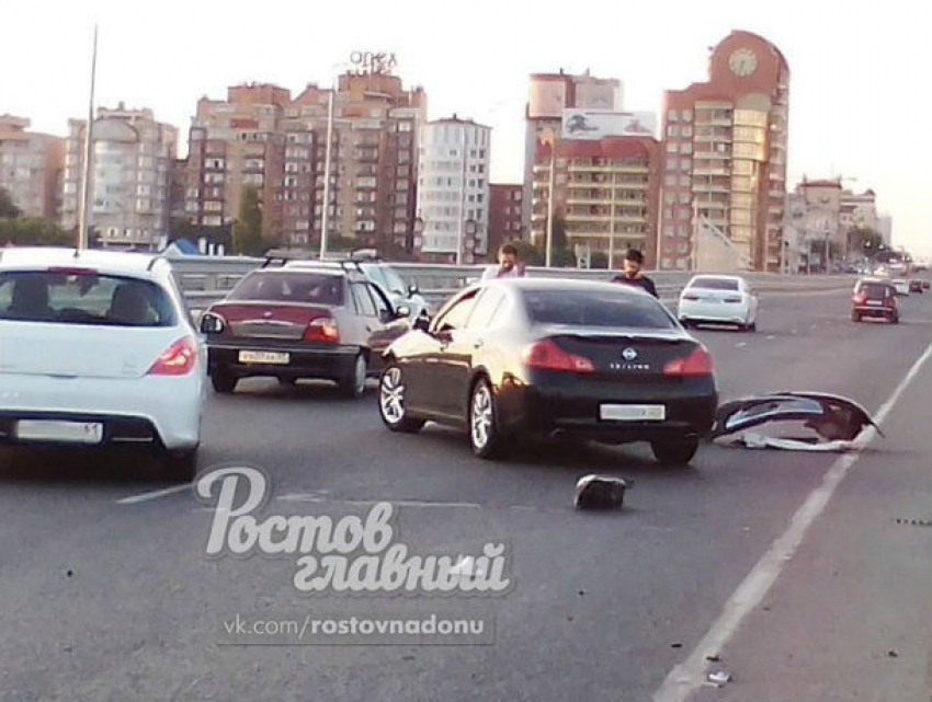 В Ростове на Ворошиловском мосту произошло серьезное ДТП