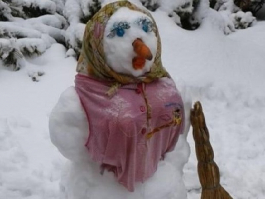 Жителей Ростовской области охватила уморительная «снеговикомания» 