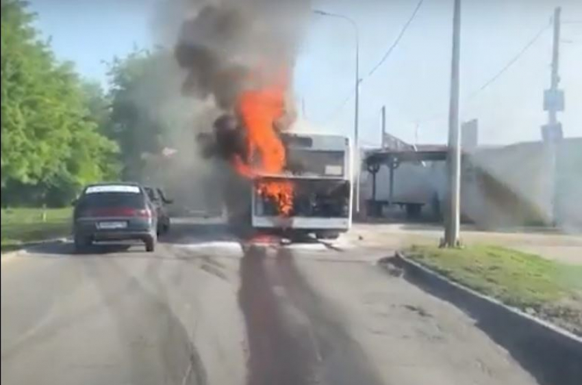 В Ростове-на-Дону загорелся очередной пассажирский автобус