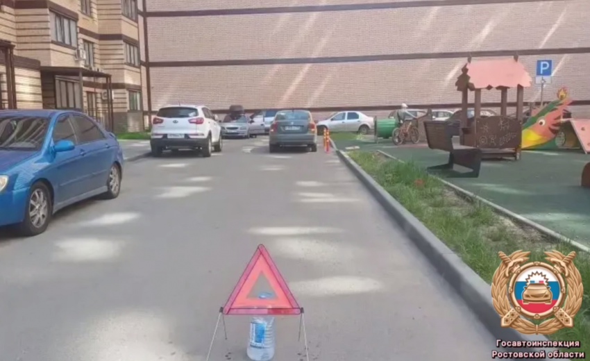 Выскочивший из-за припаркованного авто 7-летний ребёнок попал под «Фольксваген» в Ростове